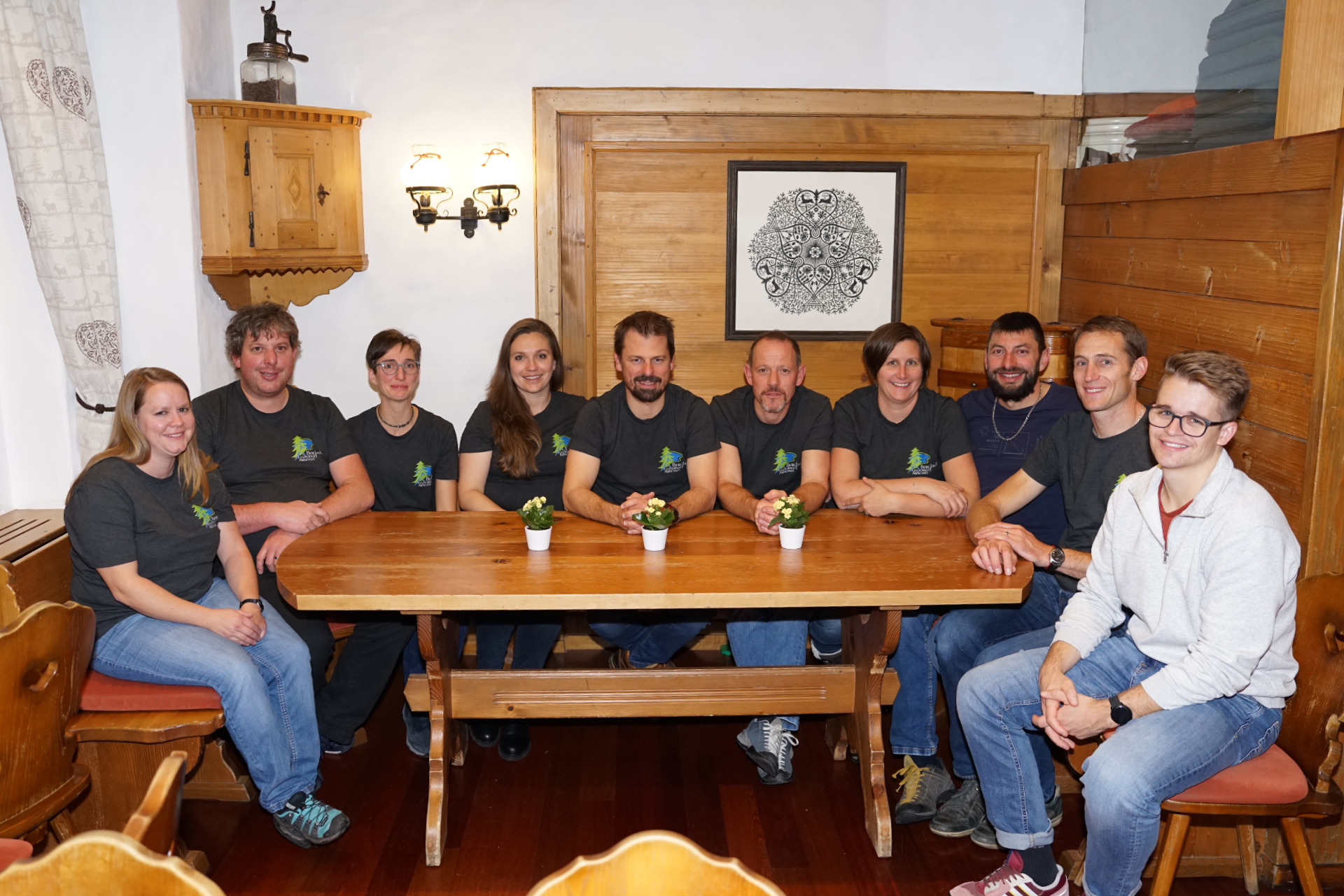 v.l.: Stefanie Aeschbacher (Preise), Peter Aeschbacher (Speaker), Alice Reichenbach (Kassierin), Sabrina Iseli (Sponsoring / Homepage), Christian Iseli (Präsident), Hanspeter Hefti (Strecke), Kathrin Perreten (Anmeldungen), Rolf Perreten (Start / Ziel), Marcel Hauswirth (Festwirtschaft), Joel Trummer (Sekretär)